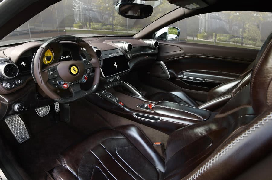 Ferrari BR20 é apresentada com motor V12 e dois lugares