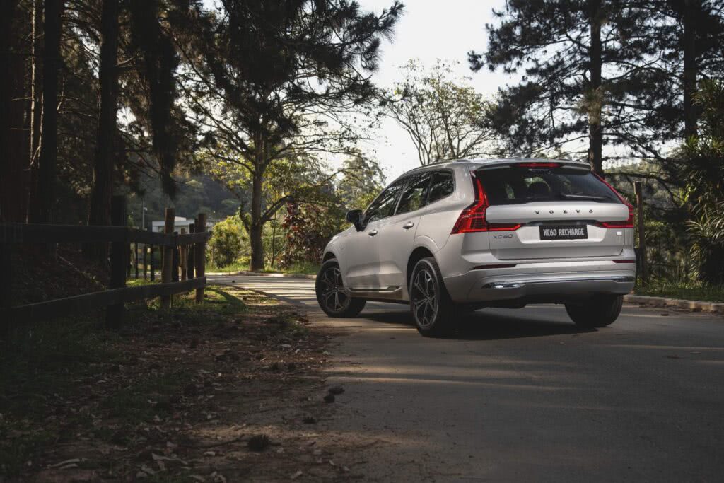 Novo Volvo XC60 ganha repaginada no visual - e no preço