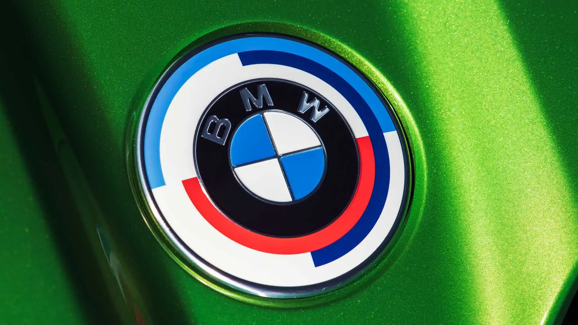 Emblema retrô da BMW chega para comemorar os 50 anos da M, conheça!