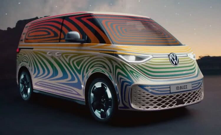 Volkswagen Kombi elétrica tem versão final revelada em teaser