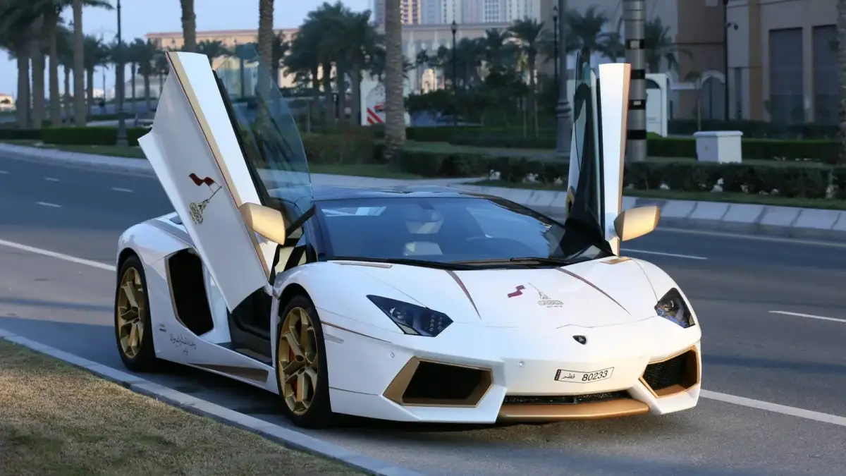 Lamborghini Aventador banhado a ouro