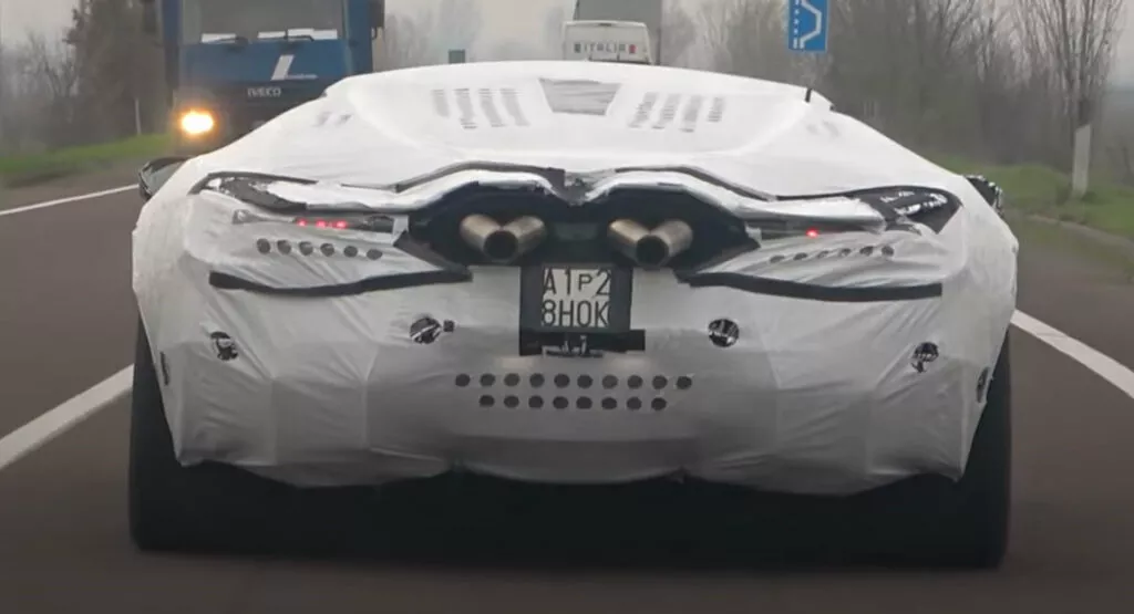 Lamborghini Aventador: Protótipo bem divertido é visto nas ruas