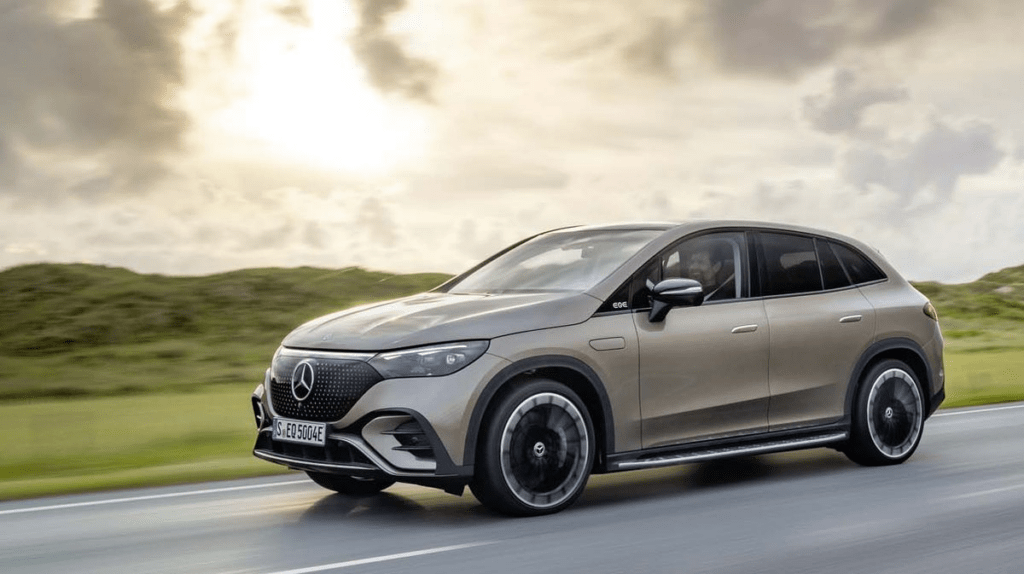 Mercedes-Benz EQE SUV 2023 oferece AWD sem custo