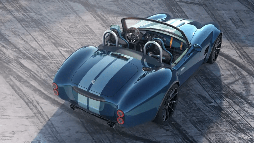 AC Cobra com motor V8 e carroceria de carbono