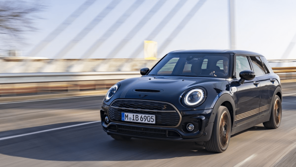 Mini Clubman 2024marca o fim, mas celebra o passado