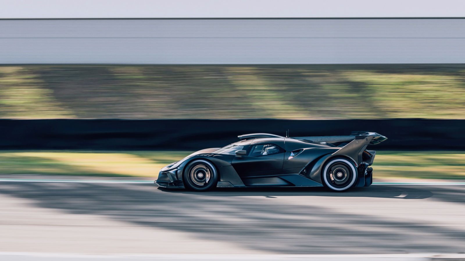 A Bugatti está pronta com o supercarro mais radical de sua história