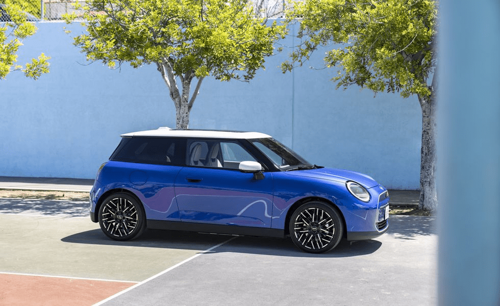 Mini Cooper Hardtop 2025 mostra novo design