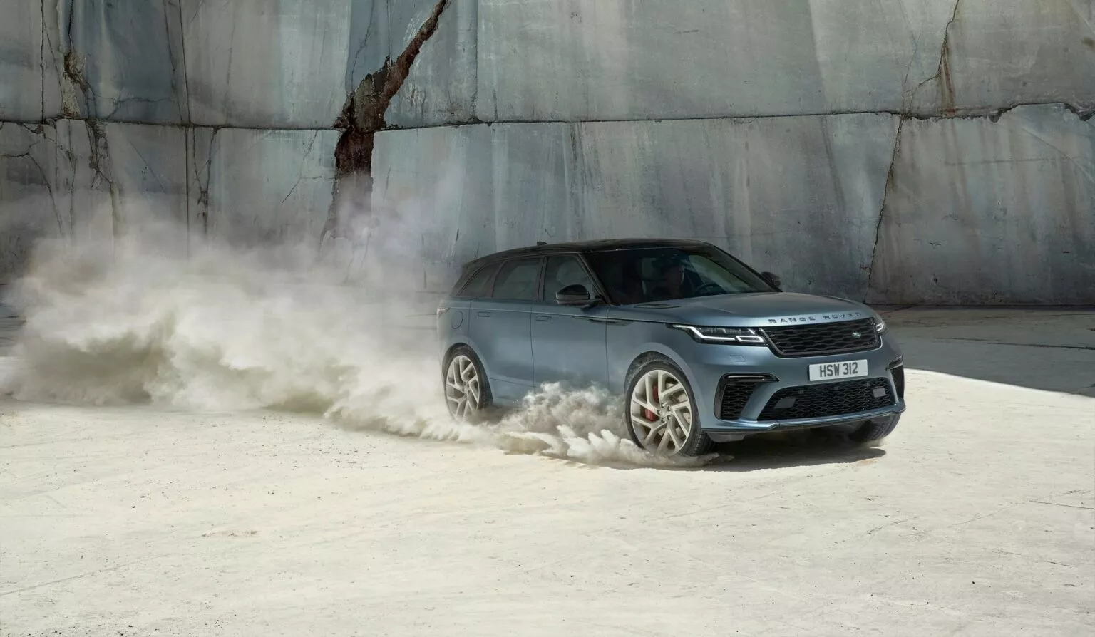 Range Rover Velar vai renascer como um EV