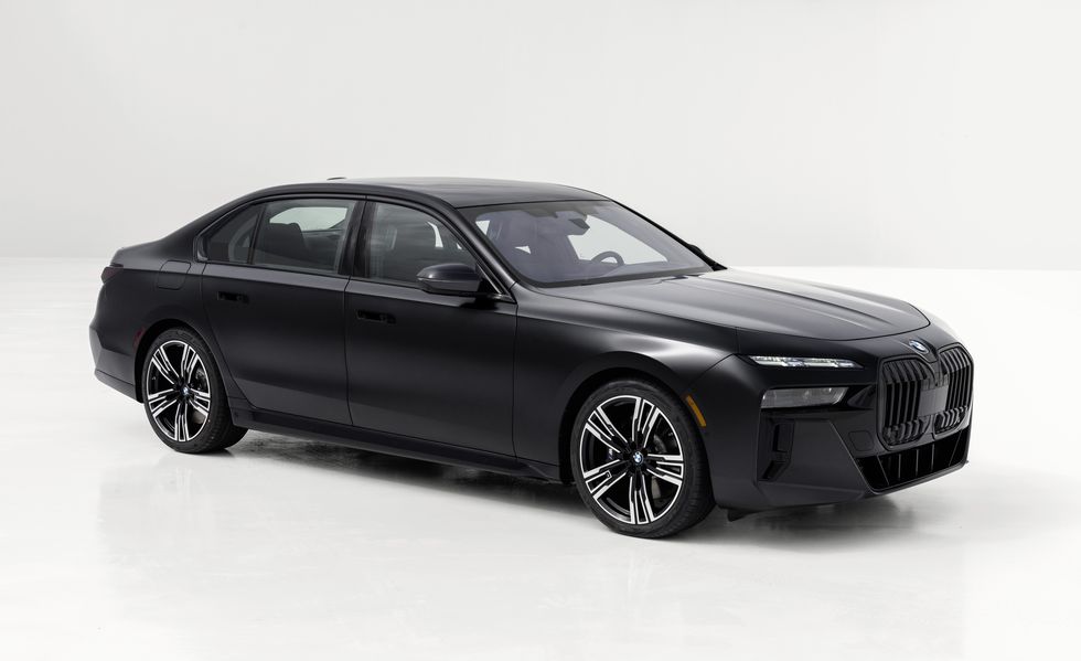 BMW i4 2024 adiciona 396-HP, AWD xDrive40