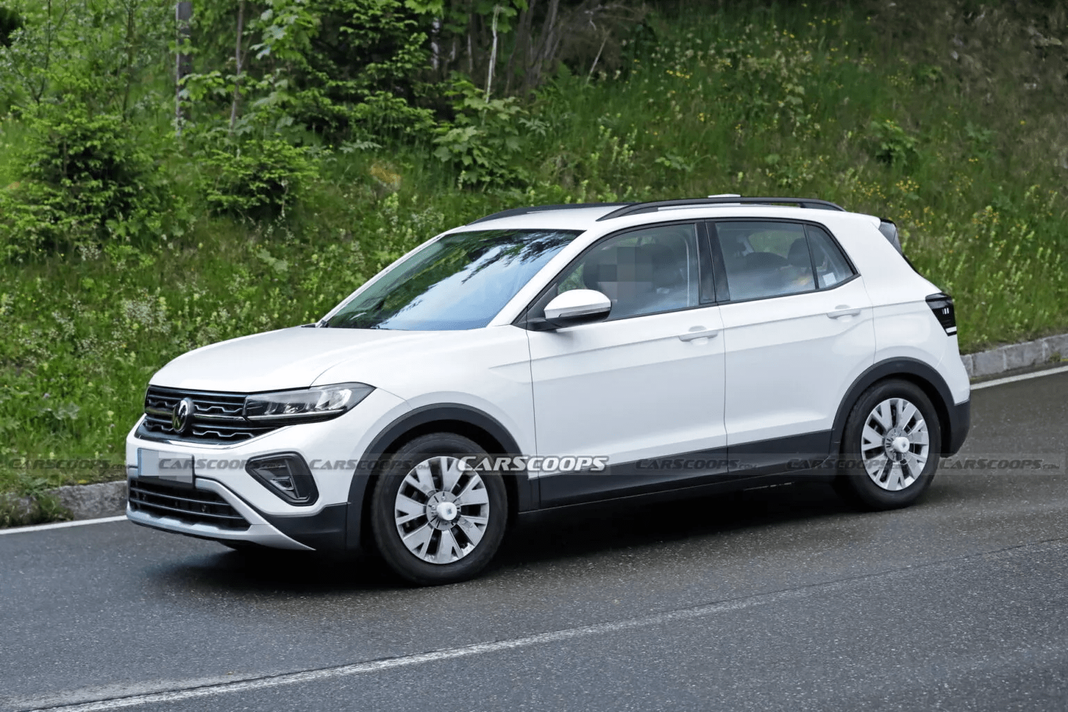 VW T-Cross 2024 é espionado completamente sem disfarces