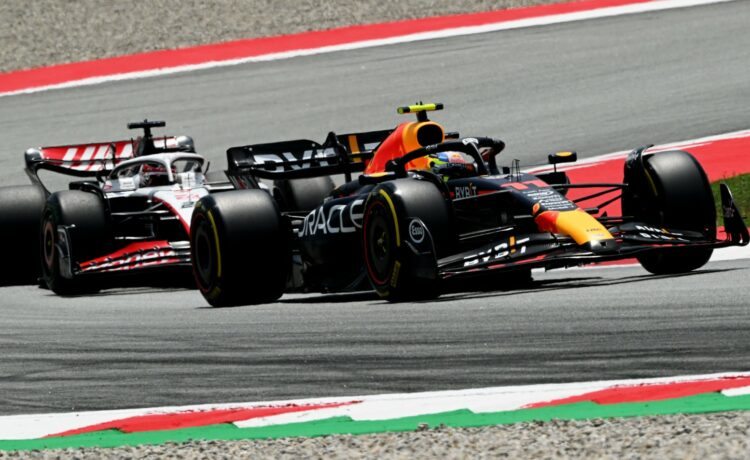 Red Bull adverte Sergio Perez e coloca Daniel Ricciardo no teste